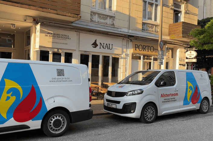 das_Alsterteam_vor_Ort_beim_Kunden
